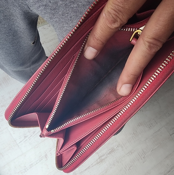 Prada Wallet - Picture 15 of 16